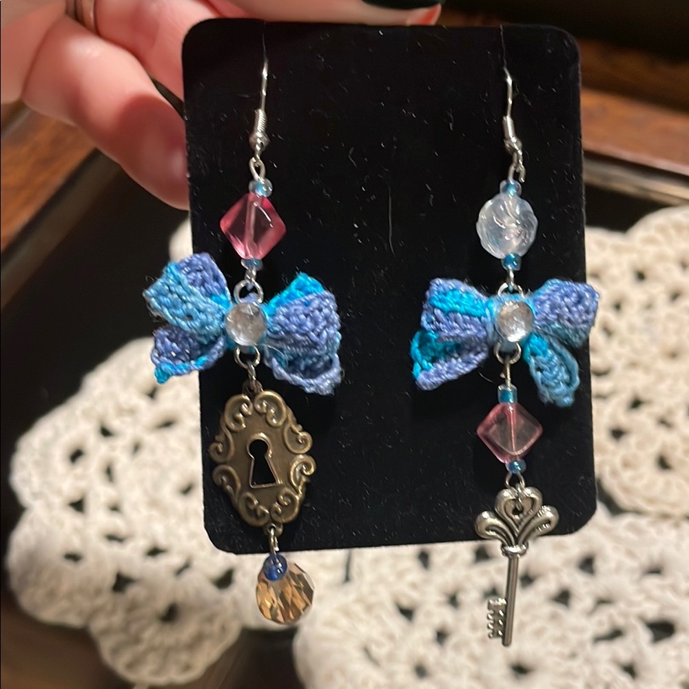 SOLD! 🛑 Asymmetrical Blue miro crochet Bows Dangle Earrings with beads - Picture 3 of 3